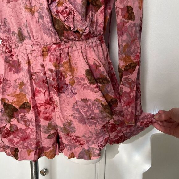 Target Flare sleeve wrap front floral romper - Picture 5 of 12